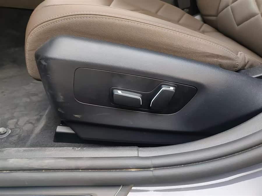 BMW i5 2024 car image #11