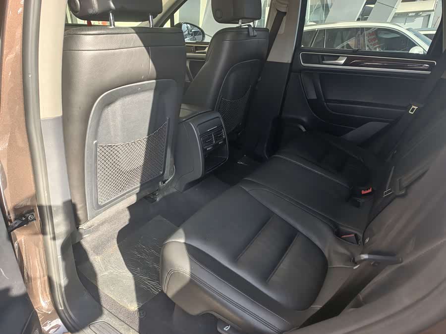 Volkswagen Touareg 2015 car image #11