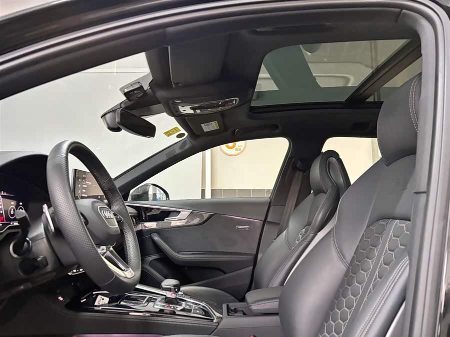 Audi RS 4 2023 immagine di auto #11