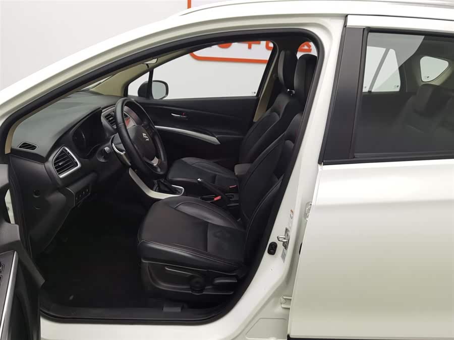 Suzuki S-Cross 2015 صورة سيارة #11