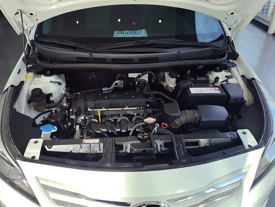 Mazda Reina Hatchback 2014 car image #11