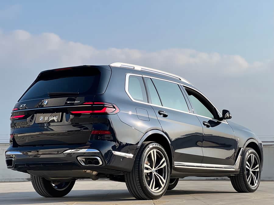 BMW X7 2024 car image #11