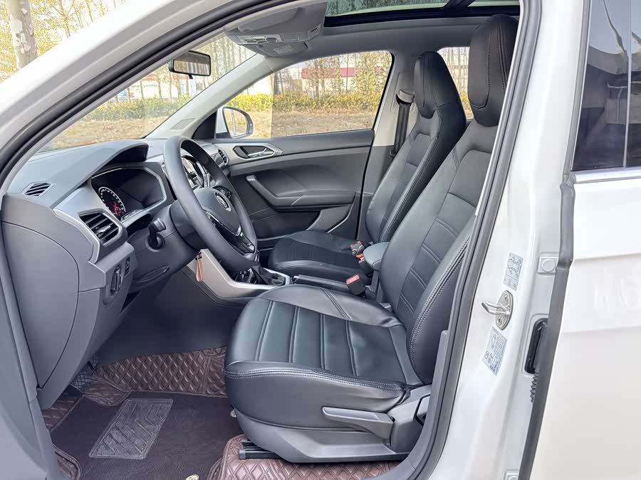 Volkswagen T-Cross 2020 #11 Volkswagen T-Cross 2020 car image #11
