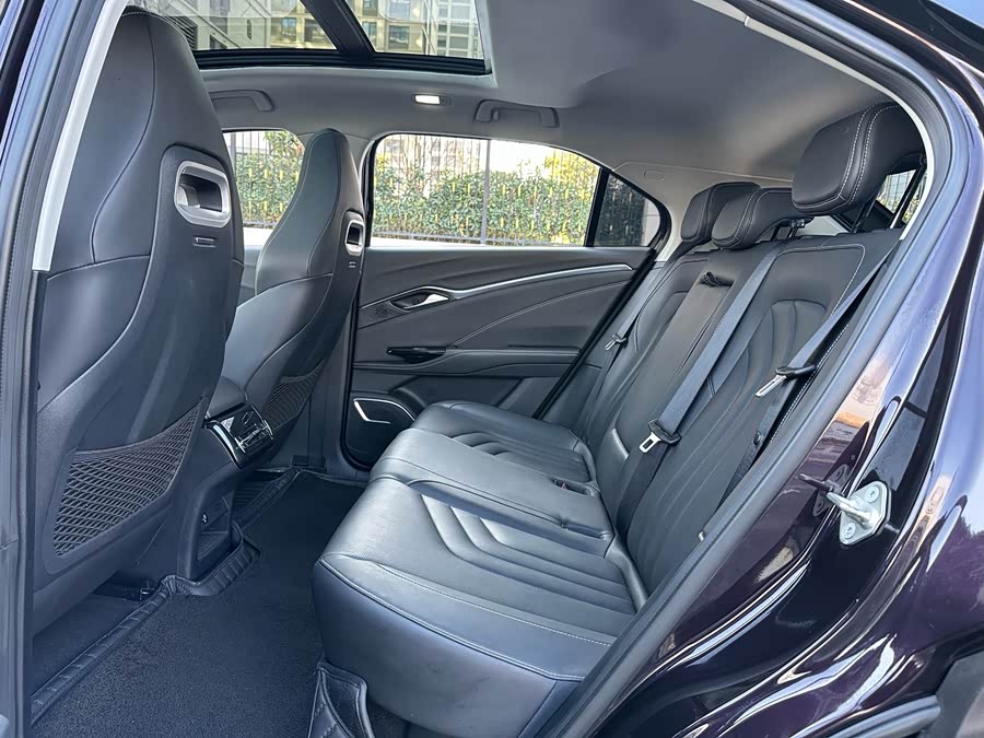 哪吒汽车 哪吒U 2021 #11 哪吒汽车 哪吒U 2021 汽车图片 #11