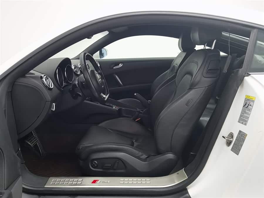 Audi TT 2011 car image #11