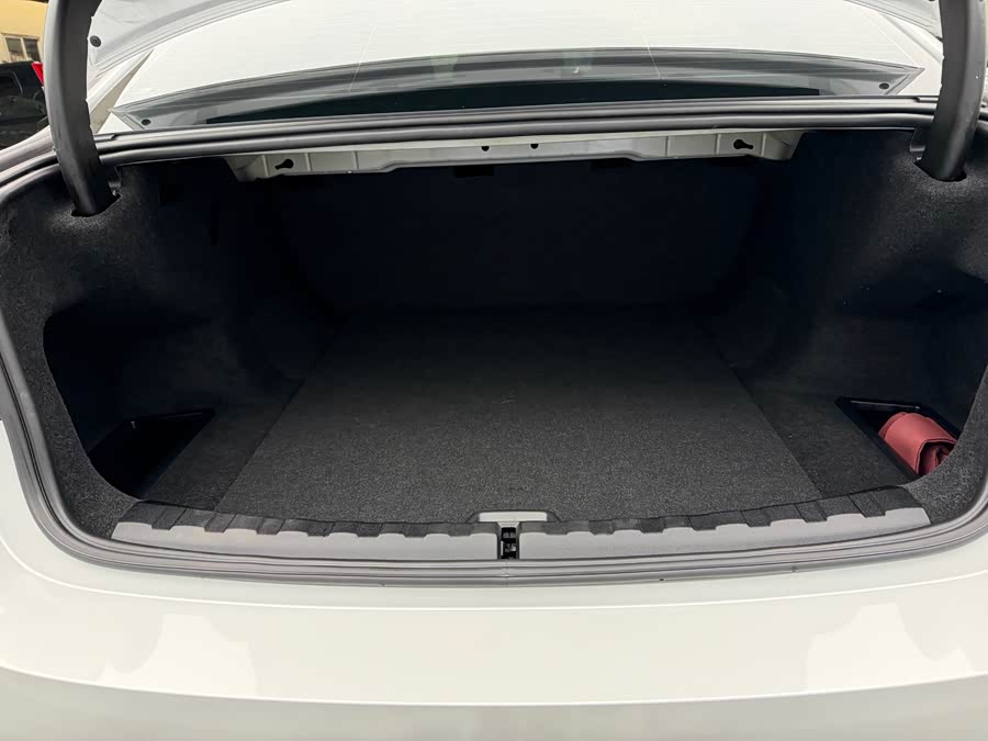 BMW i3 2024 car image #11