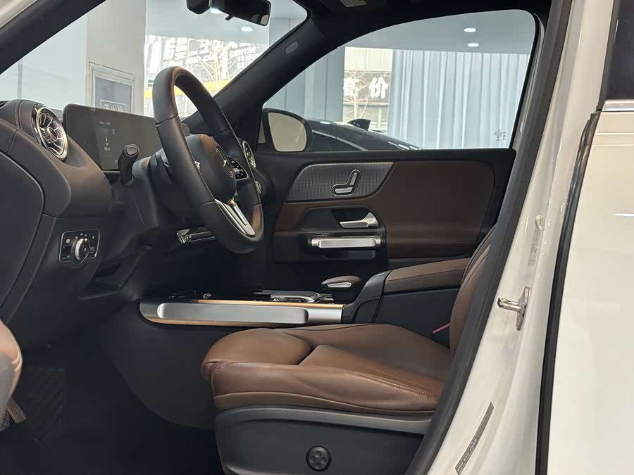 Mercedes-Benz GLB Class 2020 car image #11