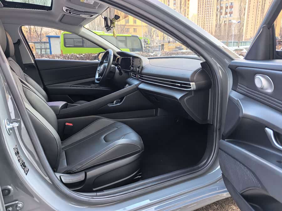 Hyundai Elantra 2022 car image #11