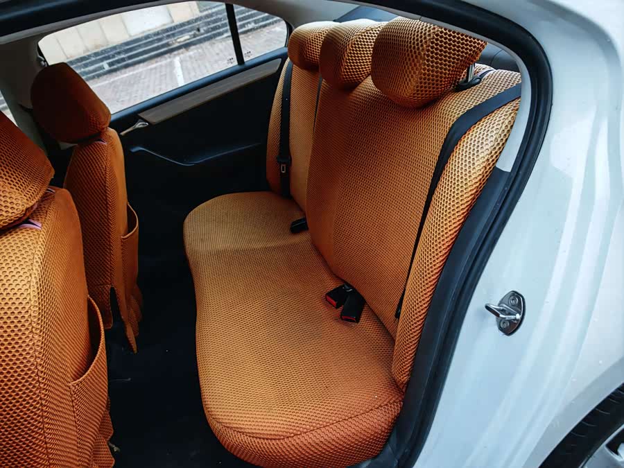 Skoda Rapid 2018 car image #11