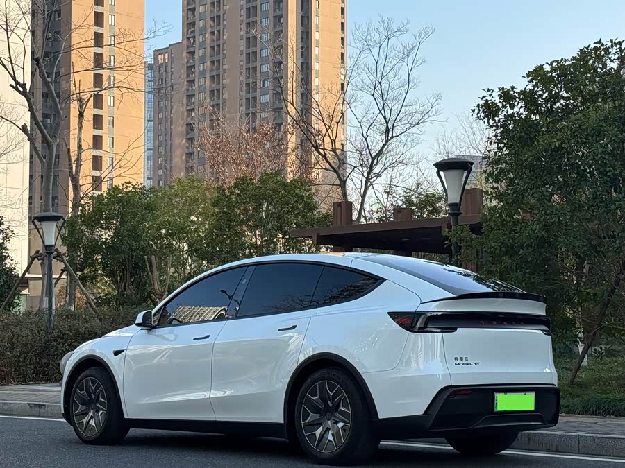 特斯拉 Model Y L 2025 汽车图片 #11
