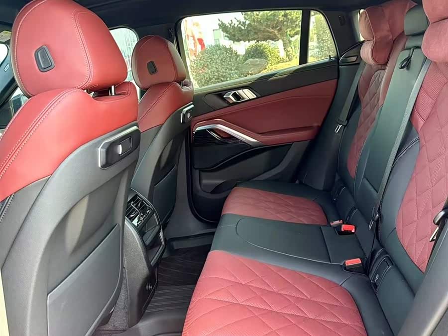 BMW X6 2025 car image #11