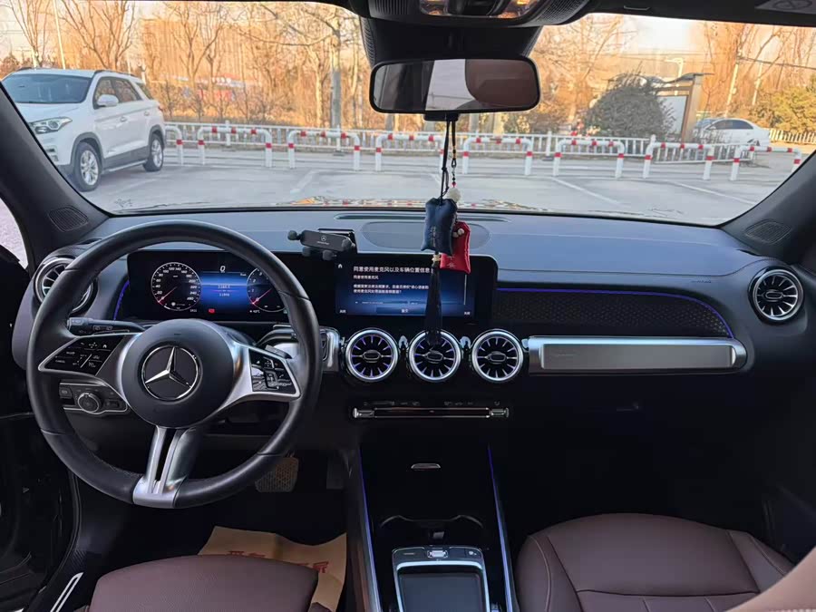 Mercedes-Benz GLB Class 2024 car image #11