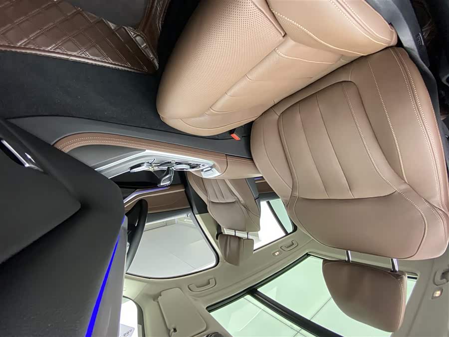 BMW X7 2021 car image #11