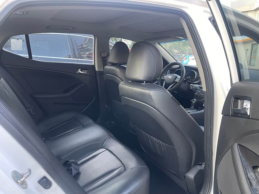 Kia K5 2012 car image #11