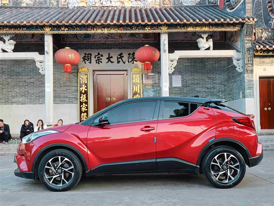 Toyota C-HR 2018 car image #11