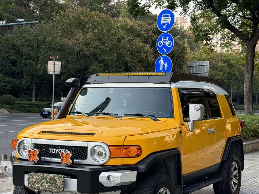 Toyota FJ Cruiser 2017 immagine di auto #11