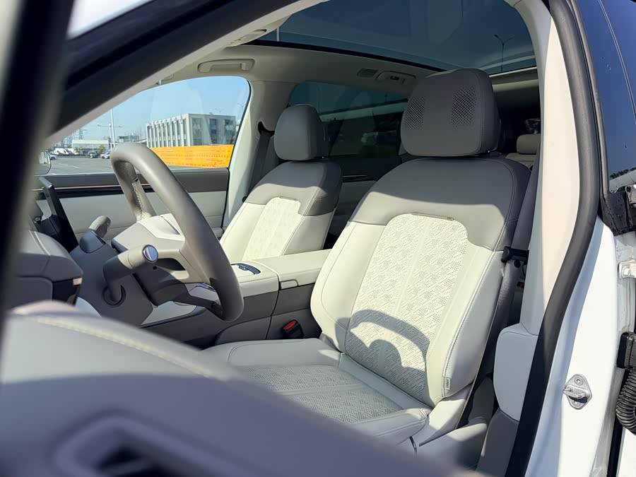Zeekr 7X 2024 car image #11
