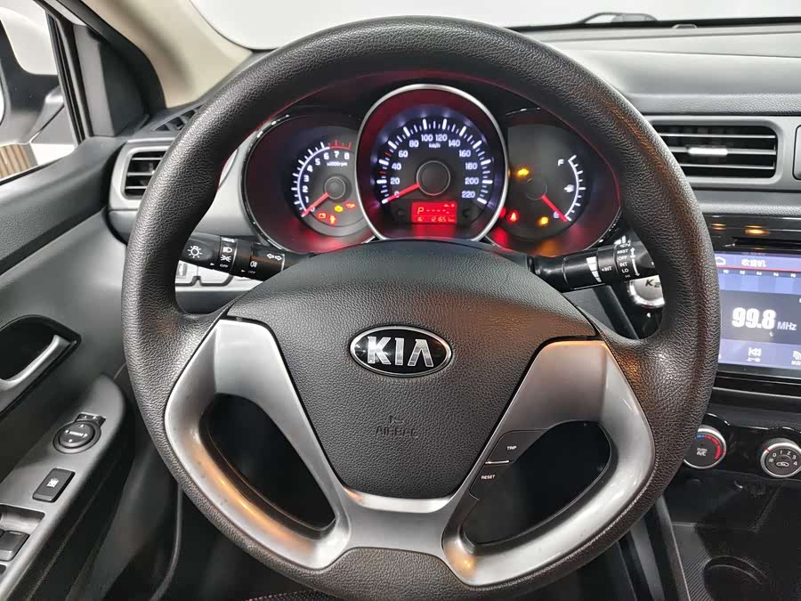 Kia K2 2015 imagen de coche #11
