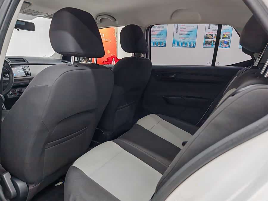 Skoda Fabia 2015 immagine di auto #11