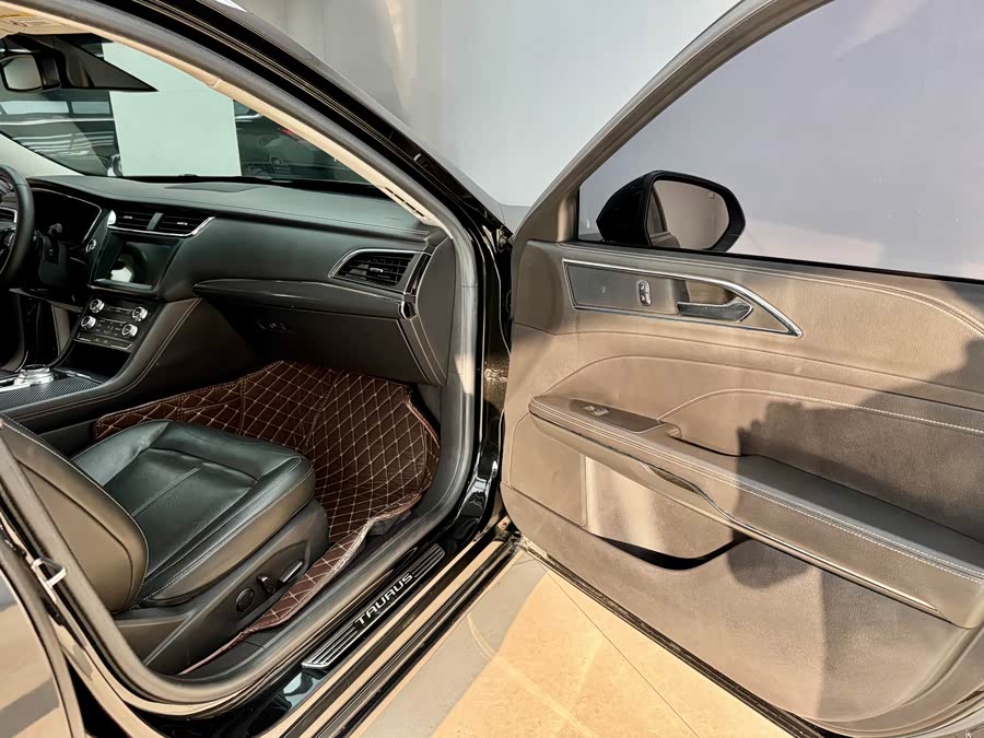 Ford Taurus 2016 car image #11