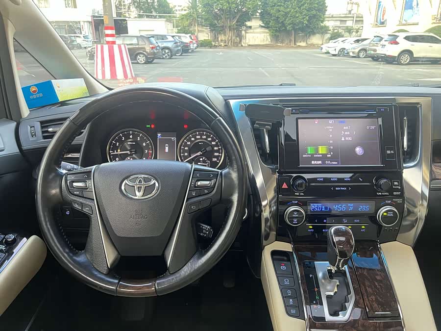 Toyota Alphard 2018 car image #11