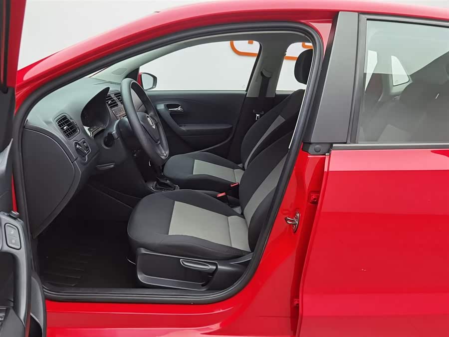 Volkswagen Polo 2017 car image #11