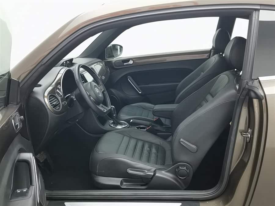 Volkswagen Beetle 2013 car image #11