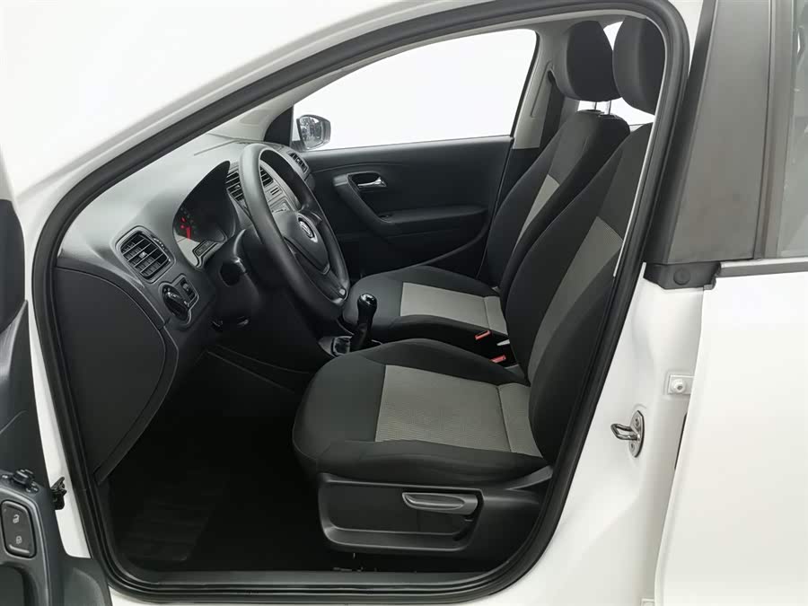Volkswagen Polo 2014 car image #11