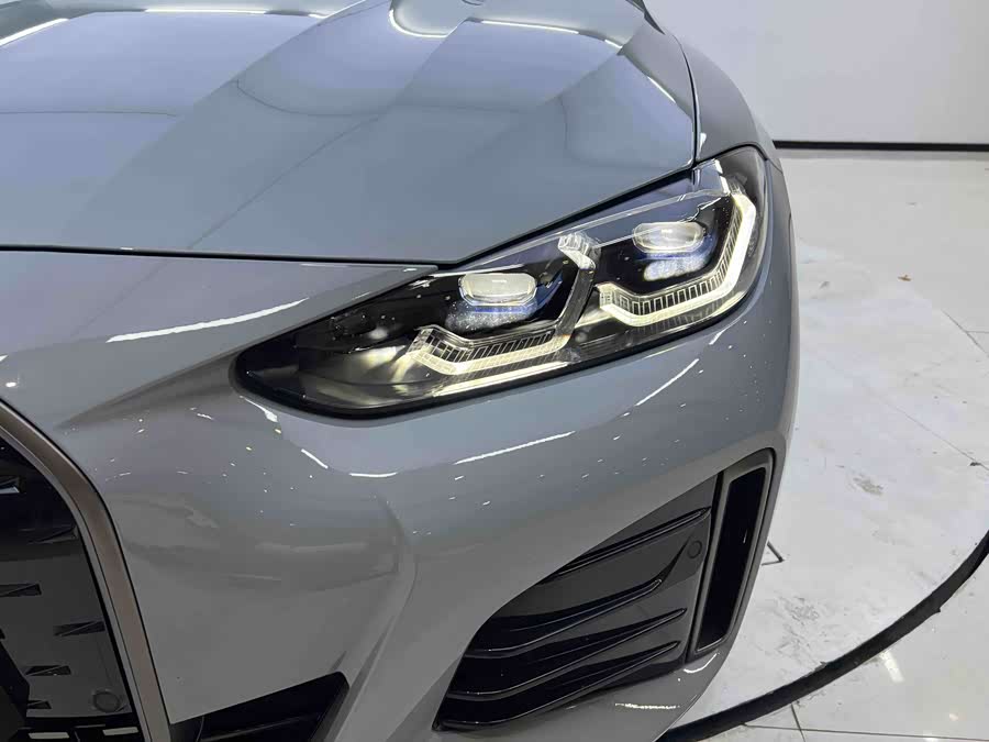 BMW i4 2022 car image #11