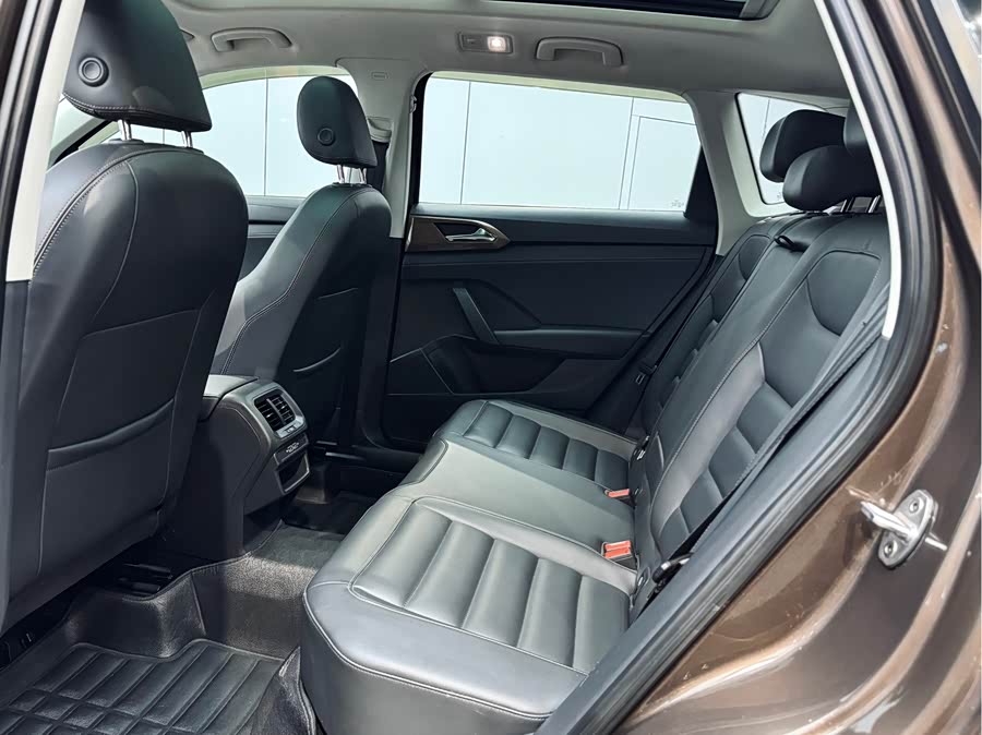 Volkswagen Tharu 2020 car image #11