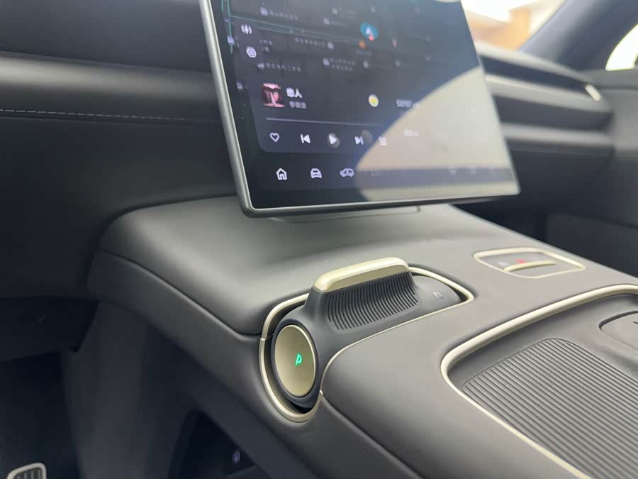 NIO ES8 2023 car image #11