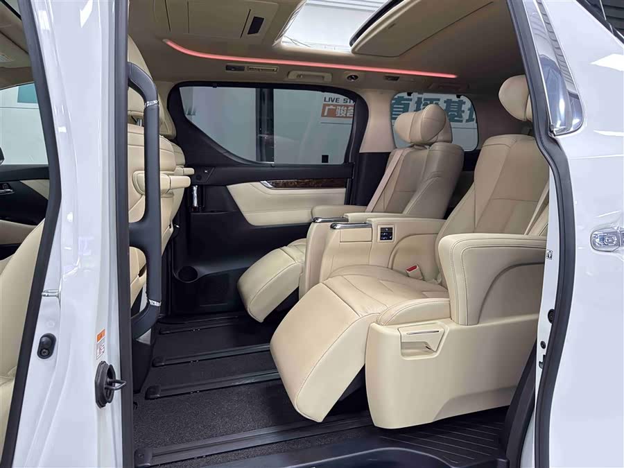 Toyota Alphard 2023 immagine di auto #11