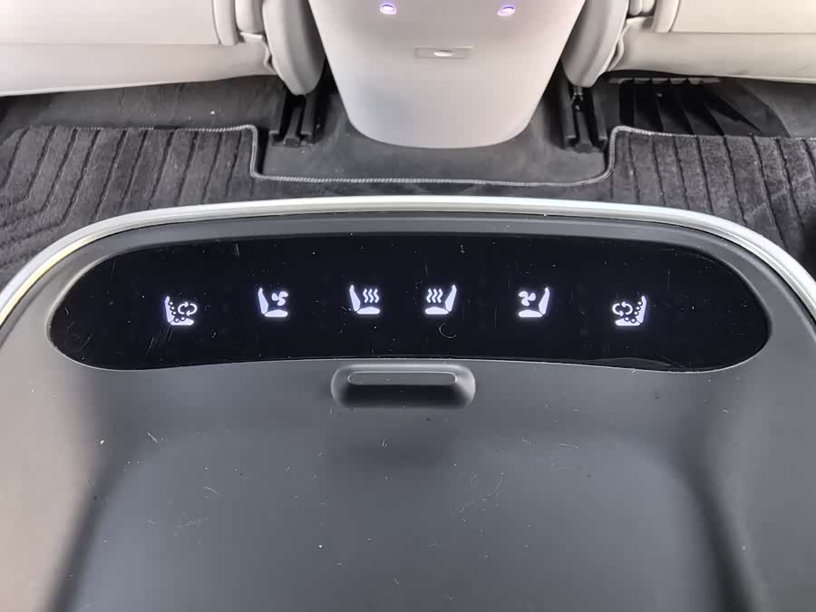 Avatr 11 2023 car image #11