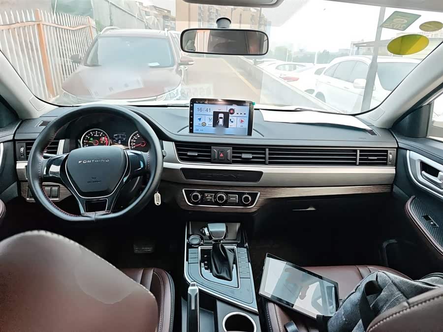 Forthing T5 2022 immagine di auto #11