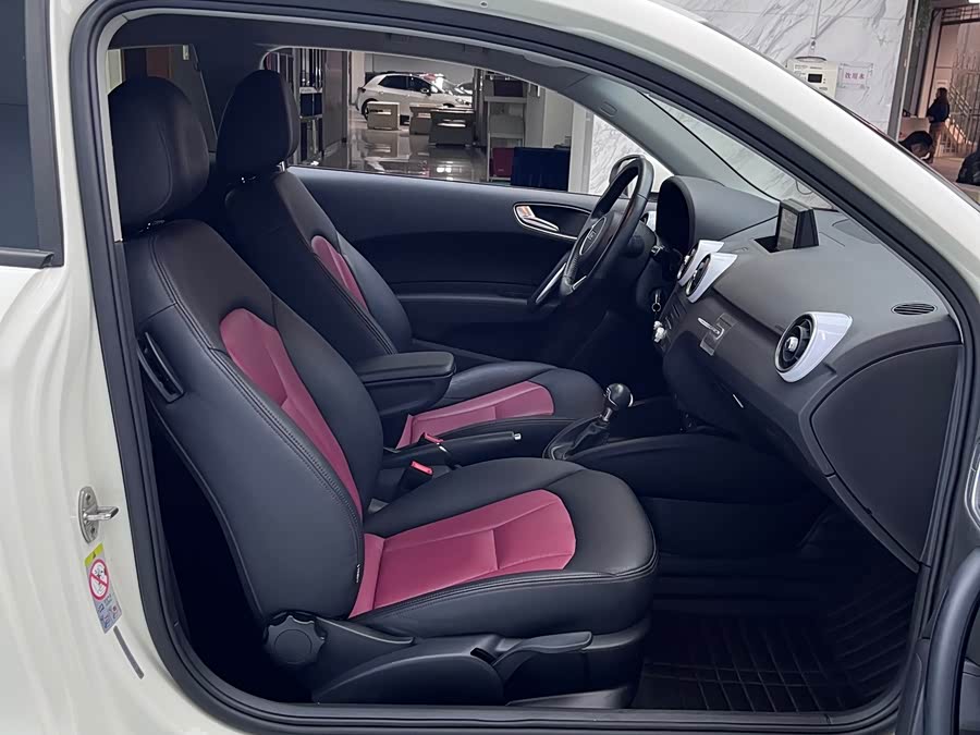 Audi A1 2015 car image #11