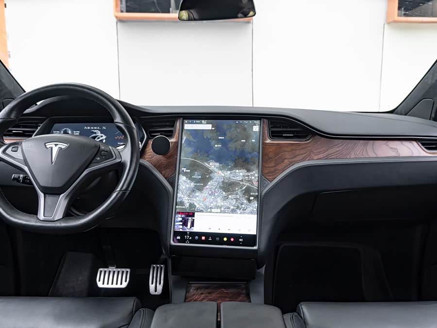 Tesla Model X 2020 car image #11