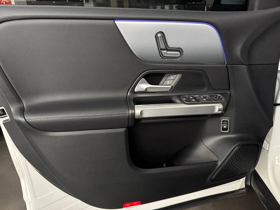 Mercedes-Benz GLB Class 2022 car image #11