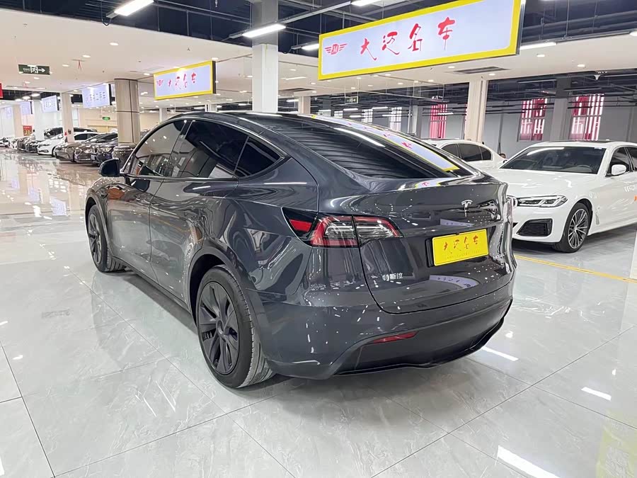 Tesla Model Y 2024 #11 Tesla Model Y 2024 car image #11