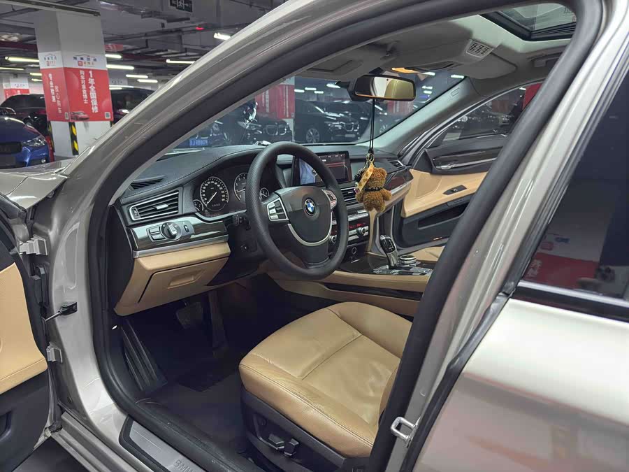 BMW 7 Series 2011 immagine di auto #11