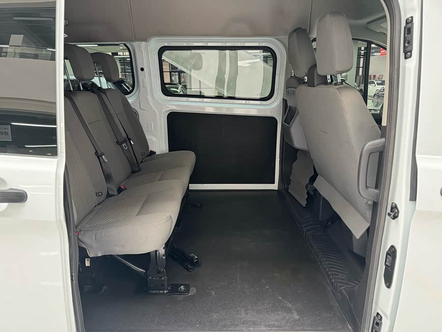 Ford Transit 2022 car image #11