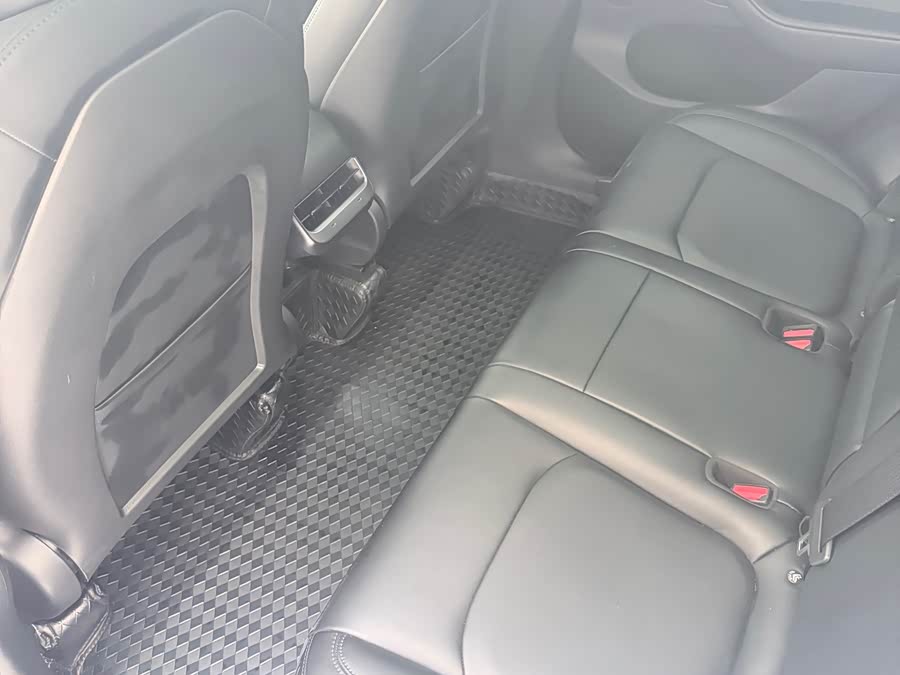 Tesla Model Y 2022 #11 Tesla Model Y 2022 car image #11