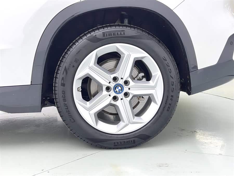 BMW iX1 2024 car image #11