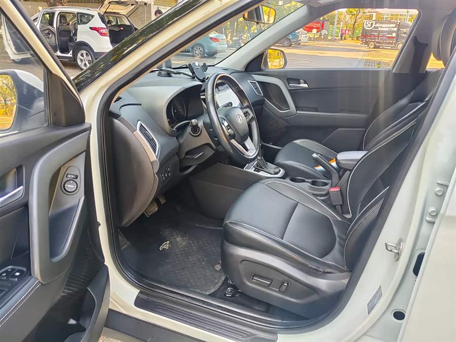 Hyundai ix25 2018 car image #11