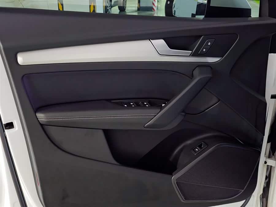 Audi Q5L 2020 car image #11