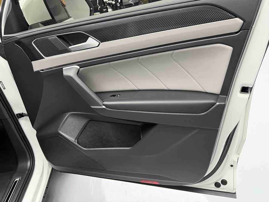 Volkswagen Tayron 2024 immagine di auto #11