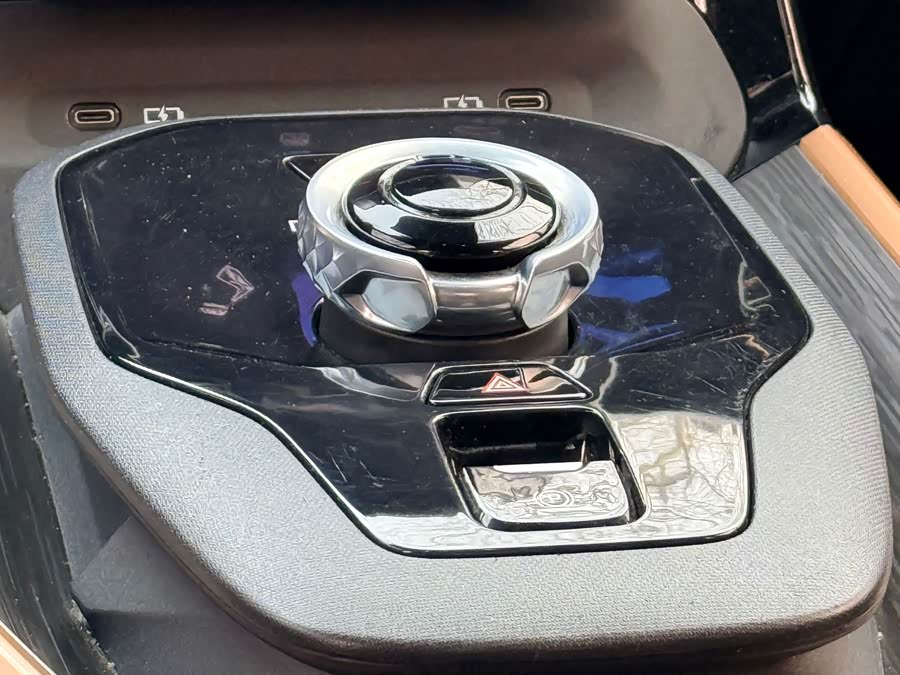 Toyota bZ3 2023 صورة سيارة #11