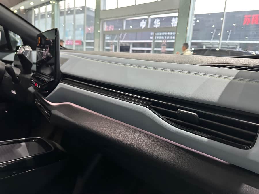 Volkswagen ID.4 X 2024 immagine di auto #11