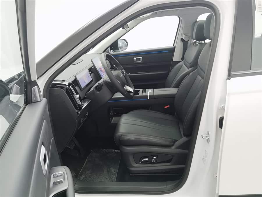 Chery Exploration 06 C-DM 2025 immagine di auto #11