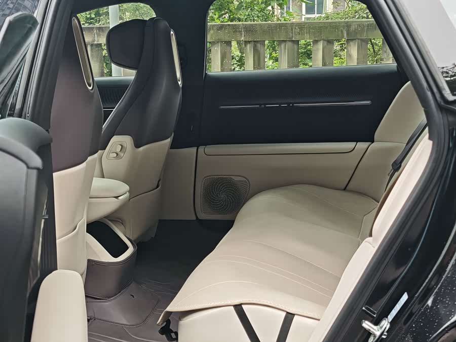Avatr 12 2024 car image #11