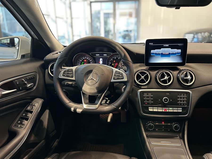 Mercedes-Benz GLA Class 2020 car image #11